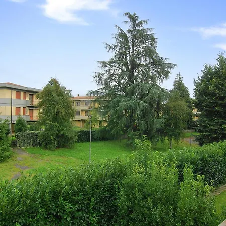 Stunning In With Private Swimming Pool, Be Inside Or Outside